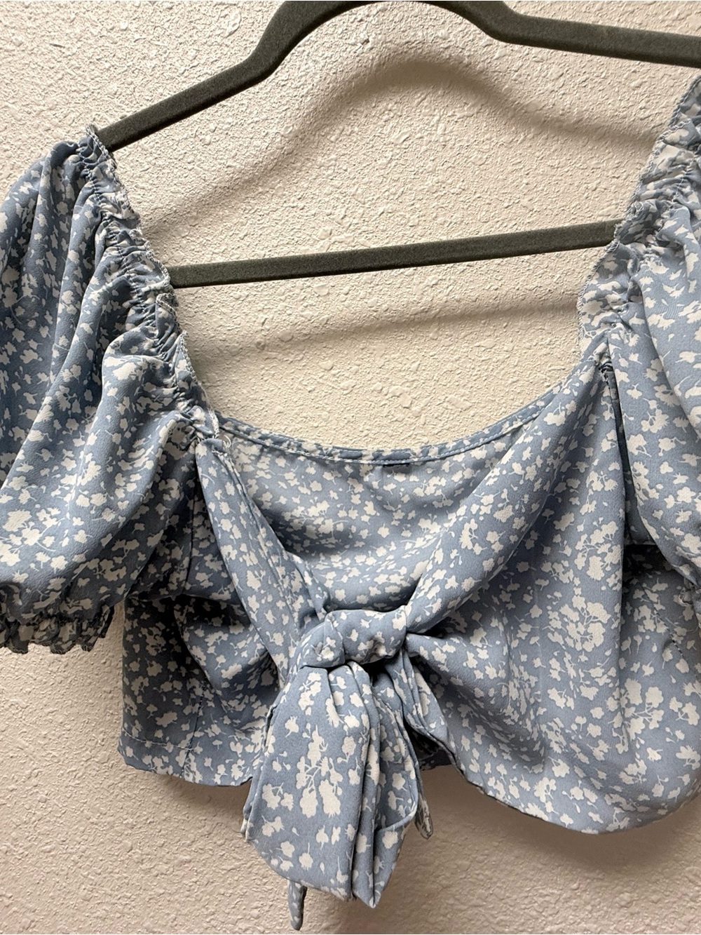 SHEIN Light Blue Floral Tie-Front Puff Sleeve Crop Top